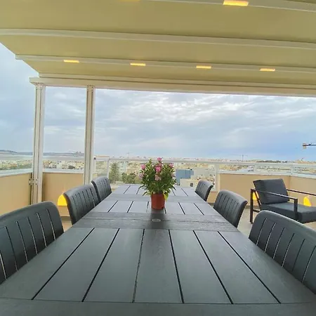 The Blue Mill Penthouse With Beautiful Views Naxxar